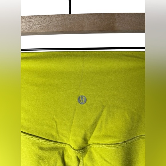 Lululemon Align High Rise Short 6” Yellow Serpentine Size 4 - Picture 7 of 8